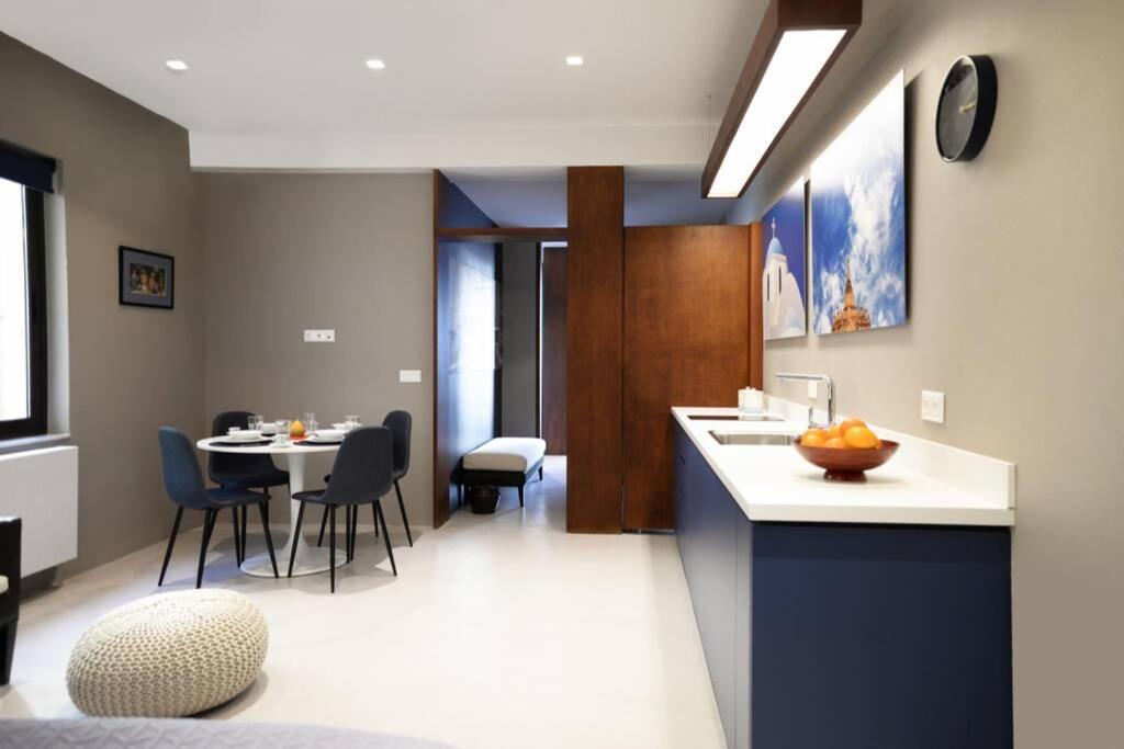 Stylish Decorated Apartment In Kolonaki Athen Eksteriør billede